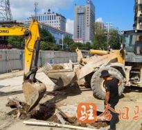 艹黑逼高温下的坚守｜道路建设者用汗水铺就畅通路